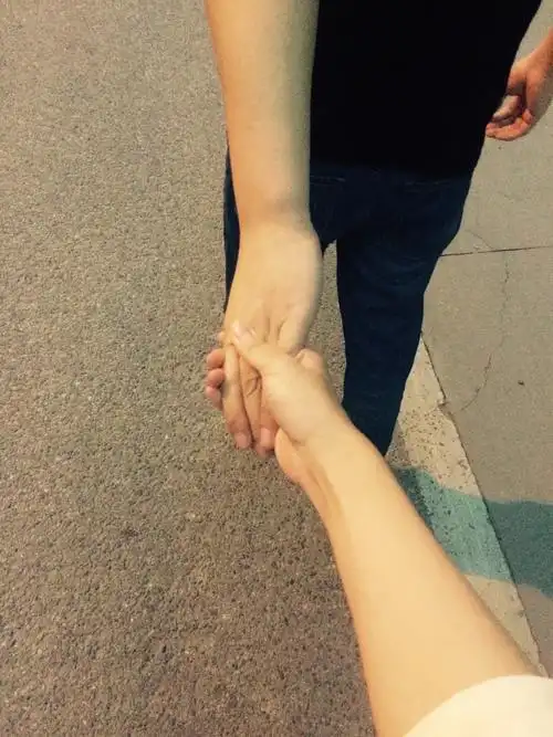 5.1你从广州赶来成都陪我考普通话,我们在都江堰留下了牵手照