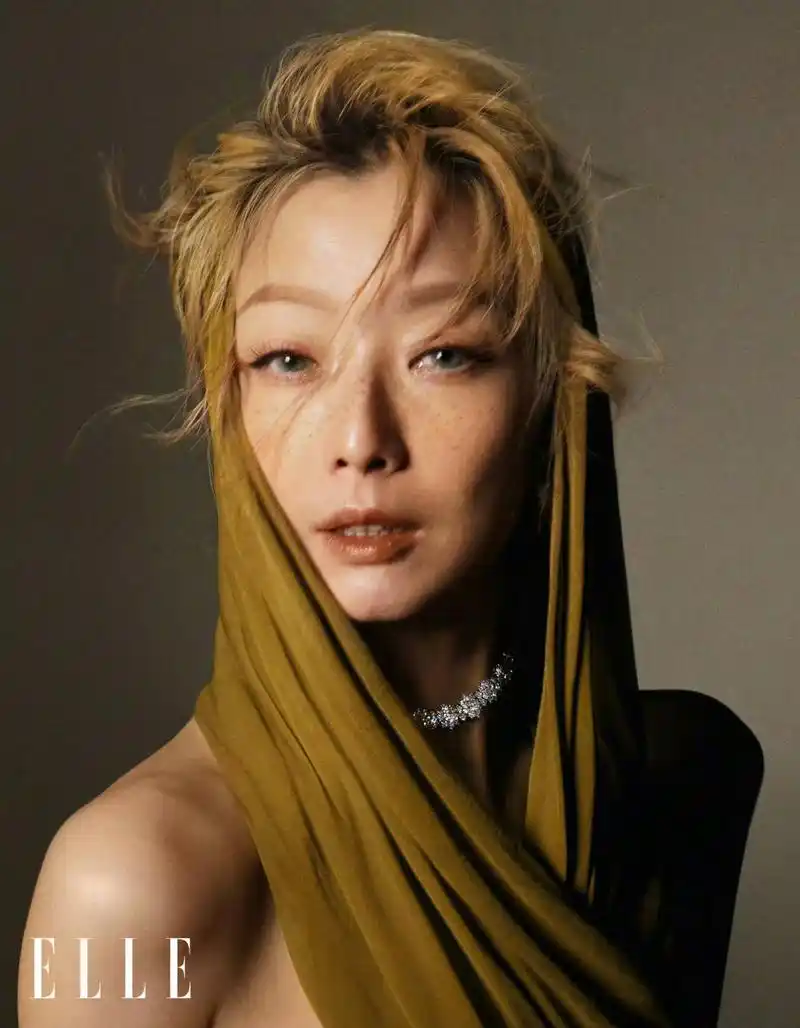 郑秀文在instagram 透露elle六月刊封面小雀斑是摄影师陈漫的建议