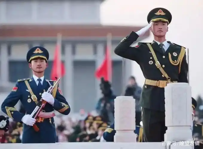 捍卫的 百姓的幸福 是他们用青春和奉献守护的 他们是——中国军人