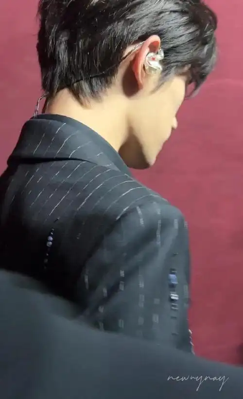 易烊千玺于适同框照#  卧槽 刚捡的尤物 (原图cr@你好我是老友粉)