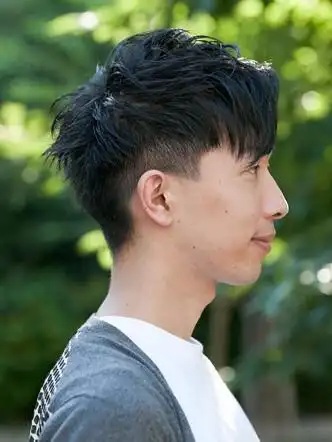 权志龙侧面发型