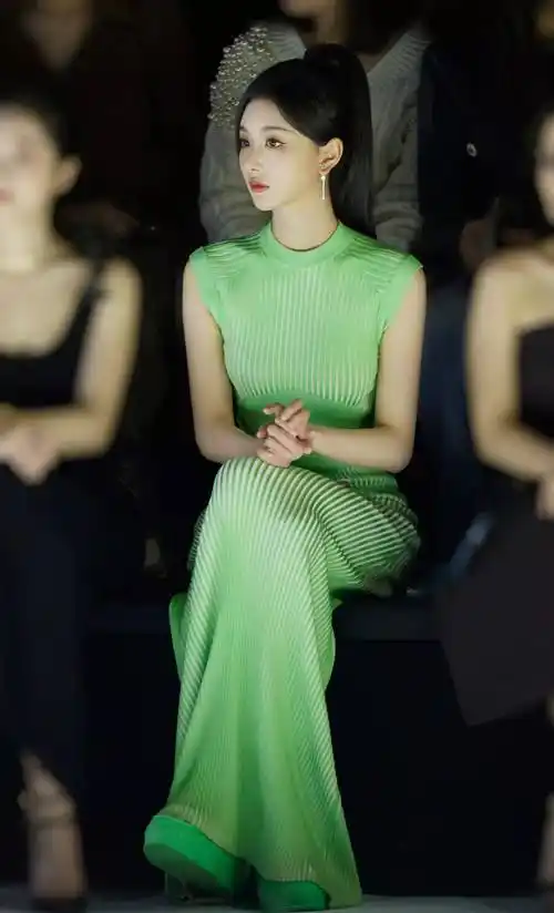 6米)和33岁的蒋梦杰(身高1.66米).今年4月30日是孔雪儿27岁生日.