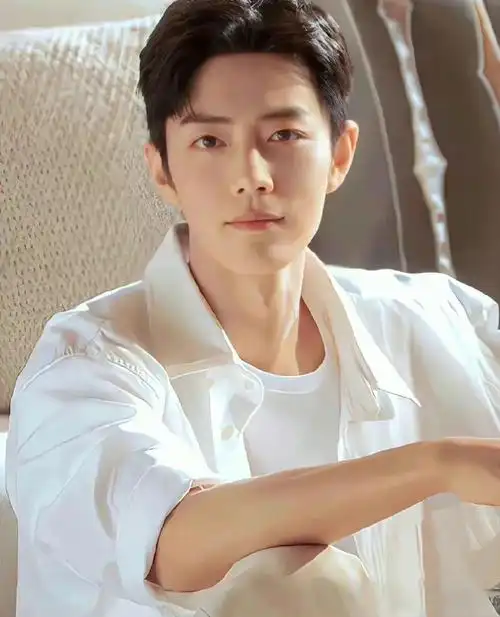 #肖战##美妆v赏##肖战壁纸无水印#