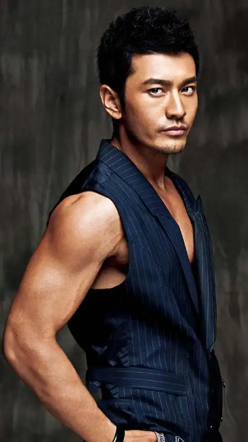 黄晓明,1977年11月13日出生于山东省青岛市,毕业于北京电影学院,中国