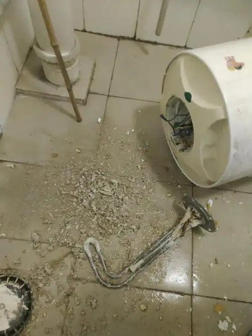 避免电热水器发生爆炸三点建议,希望大家要提前了解|温控器|保护器|阀