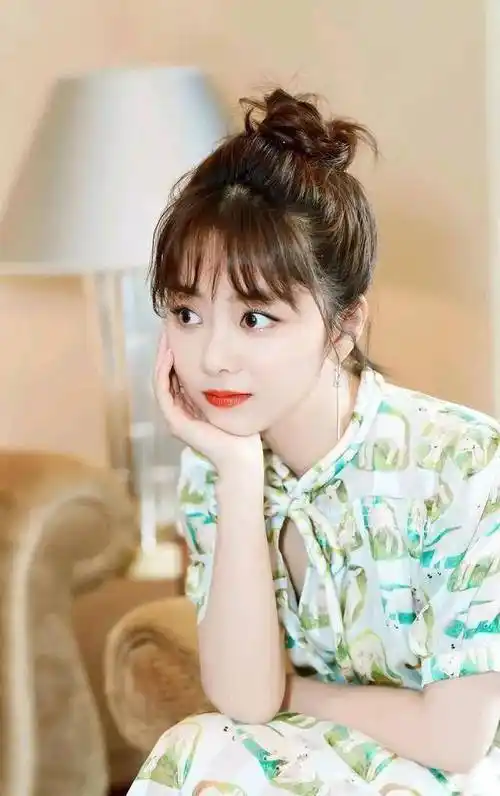 原作小巧玲珑,天生娃娃脸谭松韵,三十多岁还是少女_生活_是一种_演艺