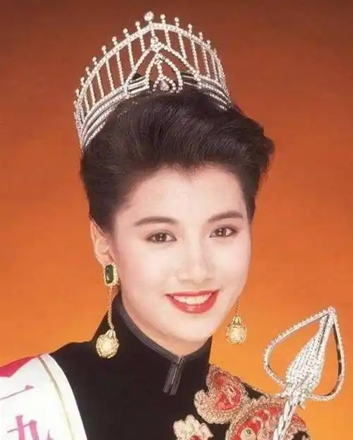 看过袁咏仪珍藏的照片,独一无二的美貌,你被惊艳了吗?_极具_笑容_小姐