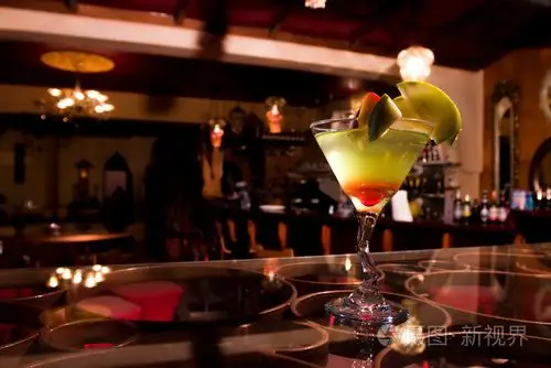 在酒吧的鸡尾酒照片-正版商用图片08g38h-摄图新视界
