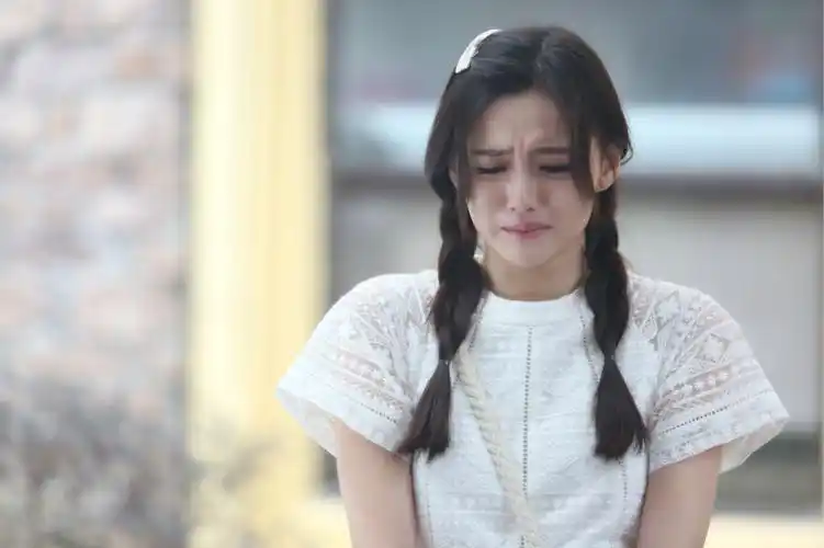 正在江苏卫视热播的都市情感剧《爱,来的刚好》凭借紧凑的剧情,演员的