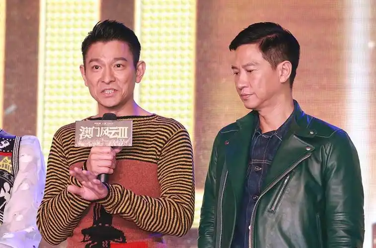 片中,李宇春饰演赌神周润发的表妹高菲,刘德华和张家辉在片中则是