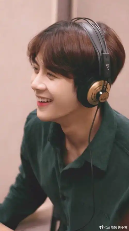 我在微博看到的小姐妹的图片,觉得嘎嘎笑的好宠溺啊!就产生了这个脑洞