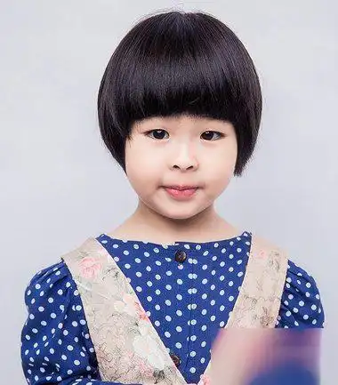 小孩锅盖头发型女图片(10张小孩子盖盖头发型)(1)