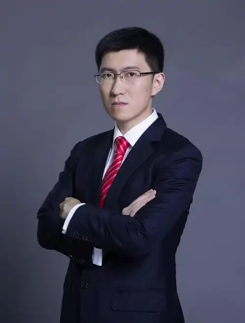 中泰证券股份有限公司总裁,毕玉国中泰证券首席经济学家,李迅雷中泰