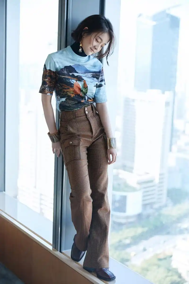 张雪迎身穿chloe 2019秋冬系列出席chloe2020早春成衣大秀.