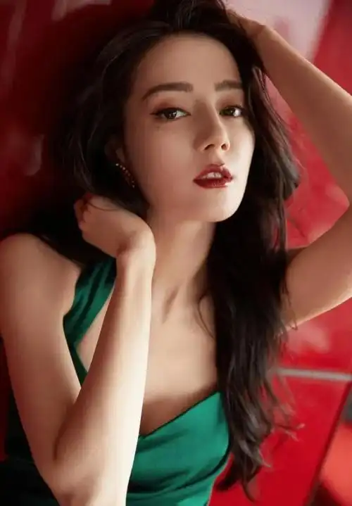 迪丽热巴美照,美丽动人!__财经头条