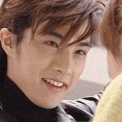 就连四舍五入和贺军翔共用一张脸的41岁邱泽,状态也还是非常年轻,说二