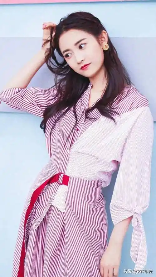 她是古装女神楚楚动人青春靓丽一颦一笑皆是风华绝代