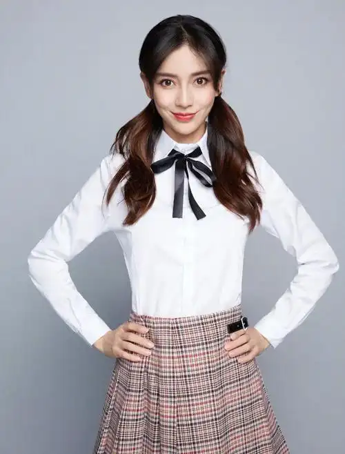 杨颖解锁双马尾蓝白校服美照青春气息扑面而来实在美极了