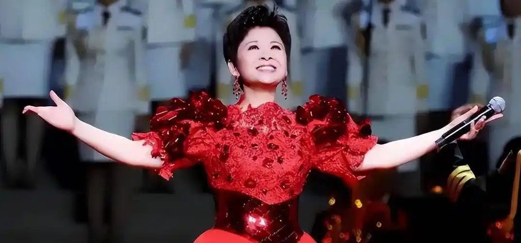 董文华:连登舞台13年,2000年因"绯闻"跌落神坛,如今怎样了