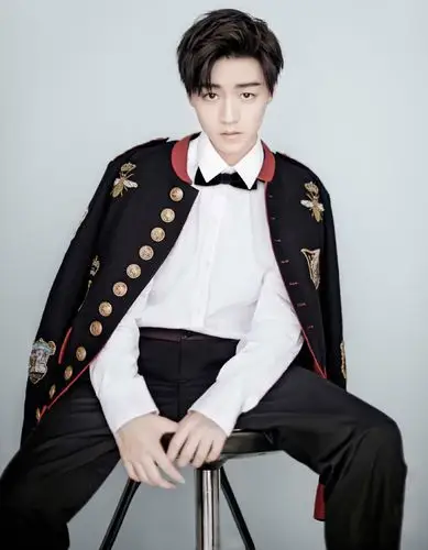 2017时尚芭莎九月下王俊凯 cr.陈漫chenman