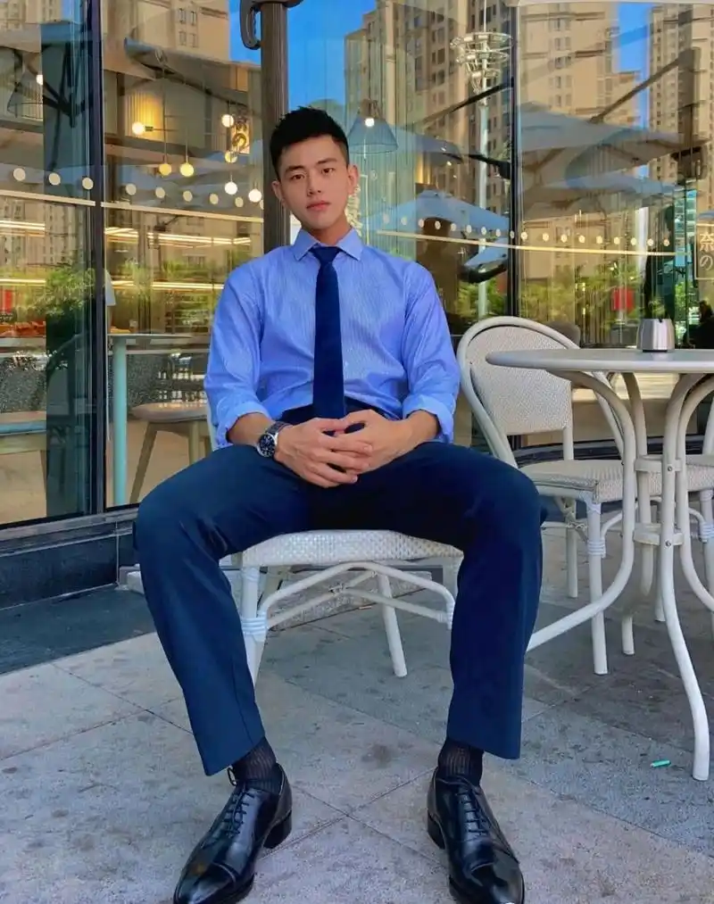 这样的正装商务小哥!简直是爱了!