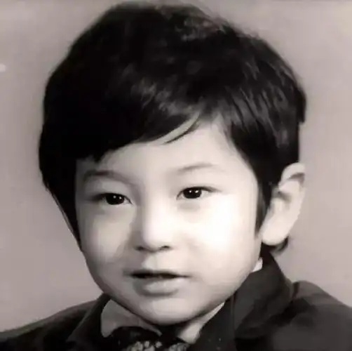 明星童年照胡歌曾是小胖墩