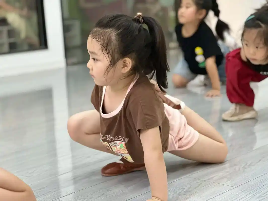 少儿爵士舞的萌宝贝95.随便发一条招聘信息: 舞蹈室招聘前 - 抖音