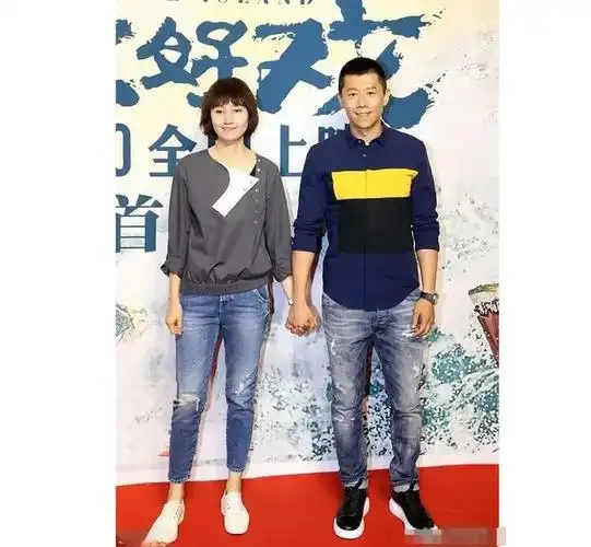 夏雨,1976年,身高178,山东青岛人袁泉,1977年,身高168,湖北荆州人