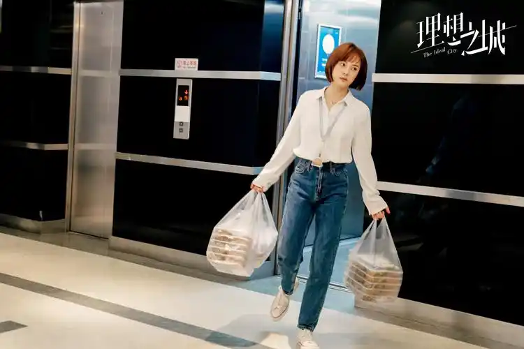 孙俪新剧《理想之城》定档8.12 剧组一日vlog细数奋斗日夜