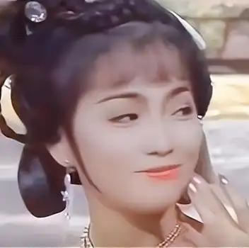 要么丑得特别的人才能在娱乐圈混出头,苑琼丹显然不属于站在颜值顶尖