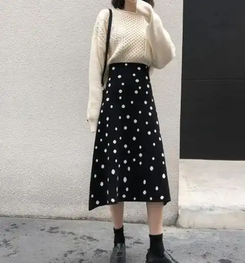 黑色波点裙子搭配什么颜色上衣
