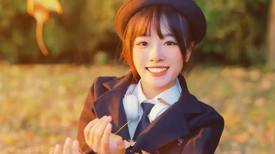 暖色系漂亮女生高清壁纸-美女壁纸 - 壁纸家