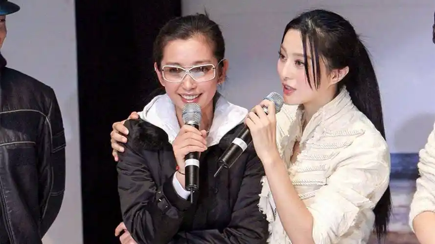 眼瞅着范冰冰落难后,昔日的好友李冰冰,为什么却不帮她一把?