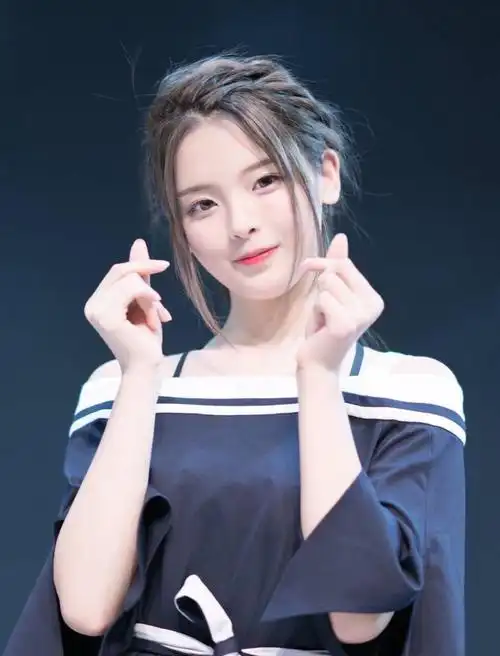 《极挑》工作人员夸赞杨超越"不做作",疑内涵虞书欣惹争议