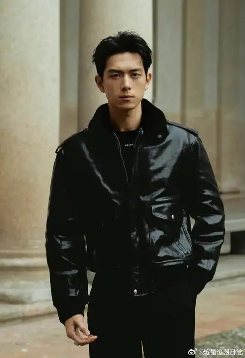 李现时尚感爆棚#李现的时尚驾驭无人能比,超模的身材,高雅的气质