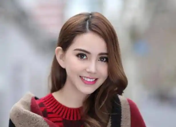 "天王娇妻"昆凌,4年让周董亏损8亿,明明是正宫活得像小三_周杰伦_因为