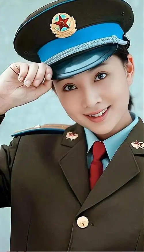 殷桃的军装照,个个调皮可爱,英姿飒爽|女演员_网易订阅