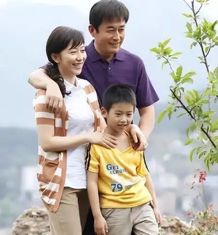 王志飞对待前妻的儿子和现在娇妻的女儿有着天壤之别.