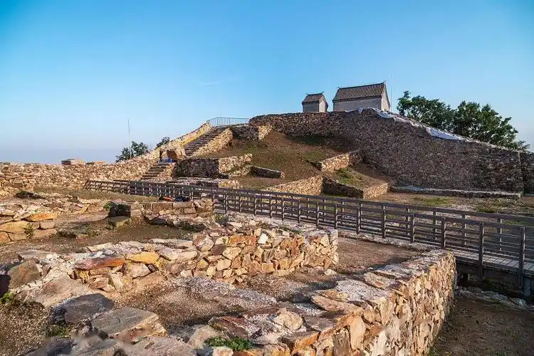 北京,延庆九眼楼自然风景区,为万里长城之上建筑规模最大,规格最高的