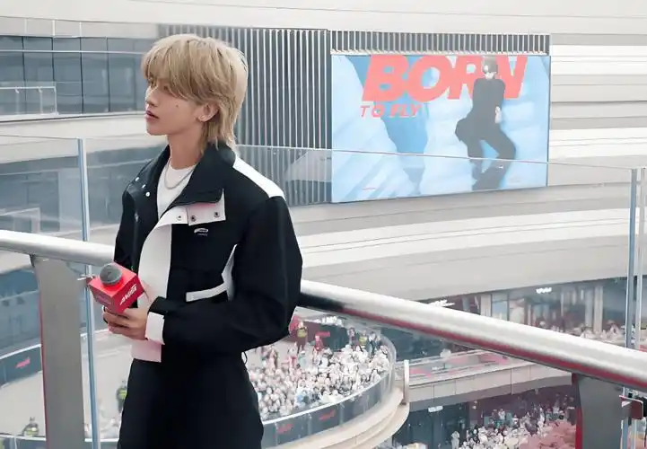 4月12日,蔡徐坤南昌线下活动人气爆棚,顶流魅力无人能挡