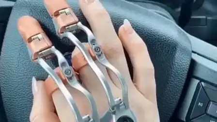 手指义肢,这样比仿真的更酷