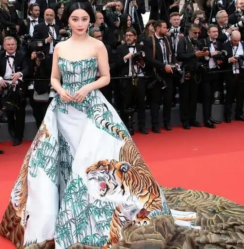 井柏然回应郑爽抽烟_圈内明星回应郑爽新闻_王思聪回应郑爽抽烟