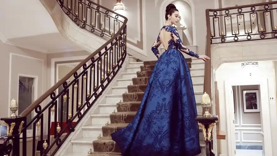 电脑壁纸 明星 大陆明星 范冰冰服装时装秀图片