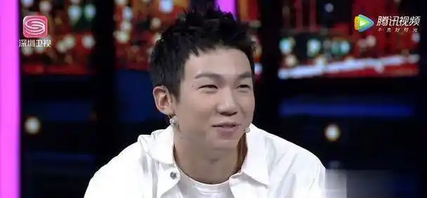 本期的《非常静距离》邀请了歌手白举纲,大家都知道现在白举纲因为