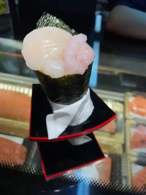 带子拼甜虾手卷 $ 42