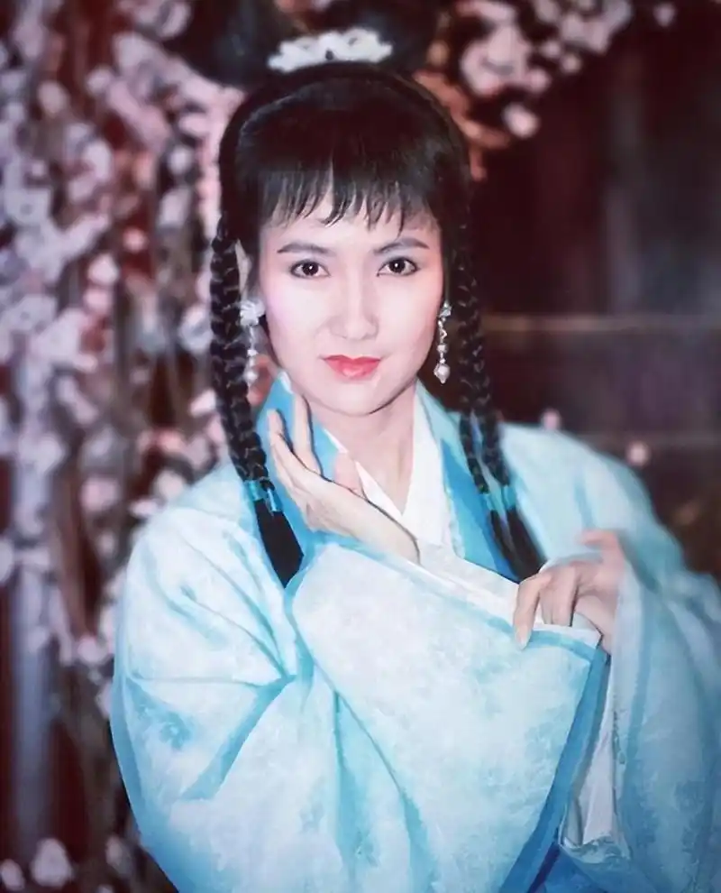 陈美琪:渴望爱的她寄托于婚姻,却遭背叛导致流产 陈美琪出生在香港