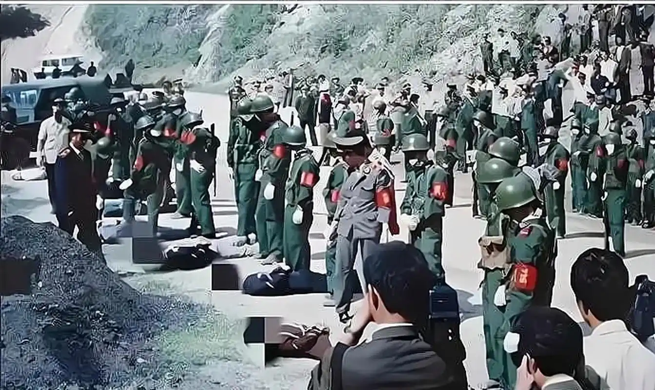 1983年,严打期间,郊外刑场上公开执行死刑的震撼场面!