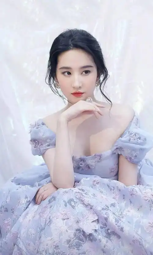 为何刘亦菲单身至今?不是没人想娶,看完这些照片你就明白了!