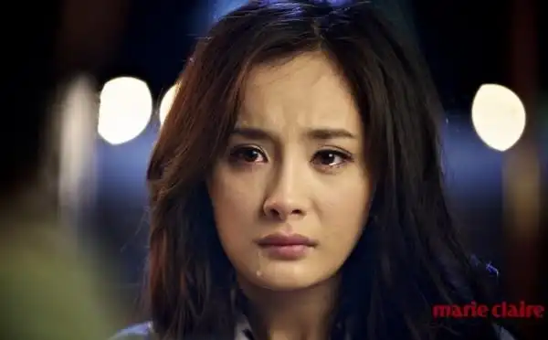 娱乐圈脸型最奇怪的女明星:杨幂 上榜理由:杨幂标准的美女,眼睛是杨幂