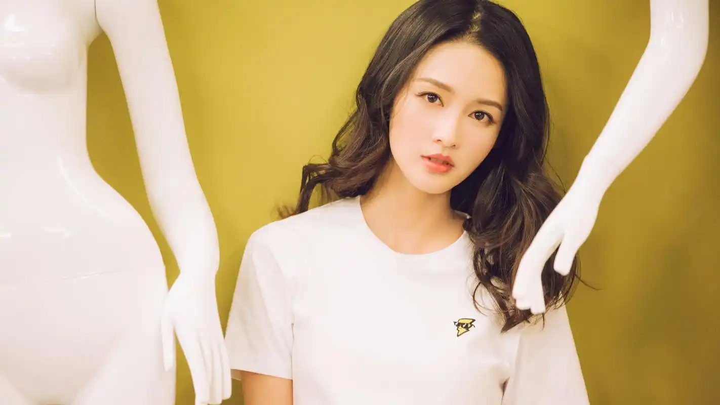 美女明星李沁高清写真电脑桌面壁纸 第二辑高清大图预览1920x1080_美